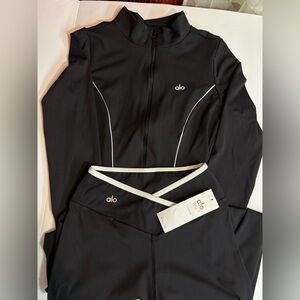 ALO Yoga Black and White Activewear Ensemble